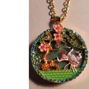 NEW Enchanting Round Pendant Necklace with Birds Flowers and Crystals Gold Tone‎